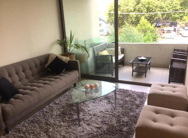 Departamento Ubicado En El Corazon De Las Condes. - Santiago — Fotos 3